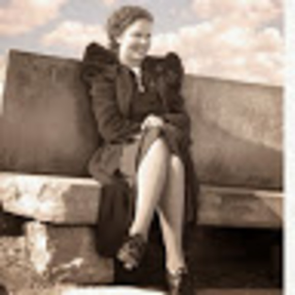 Profile Picture of Lori Holt (@loriholt2010) on Poshmark