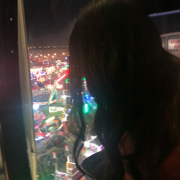 Profile Picture of Fabiola Lugo (@favviolaa) on Poshmark