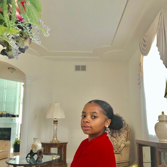 Profile Picture of Zoe Page (@zoekrystyna) on Poshmark