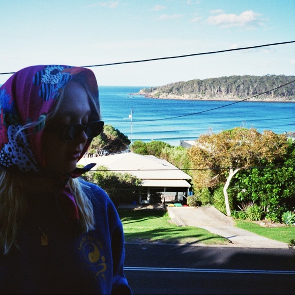 Profile Picture of Liz Weinberg (@lizzweinberg) on Poshmark