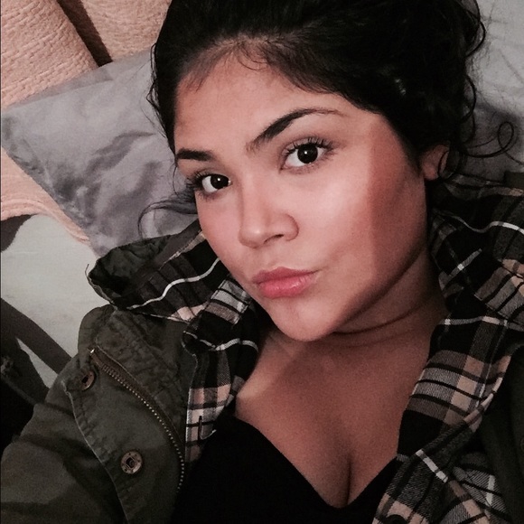 Profile Picture of Brittney England (@brittneyengland) on Poshmark