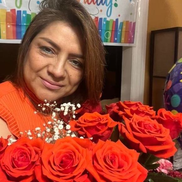 Profile Picture of Ruby Benavides (@rubybl2010) on Poshmark