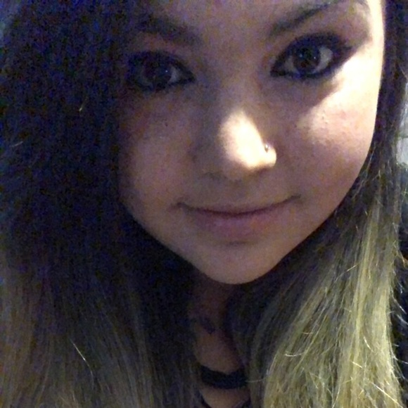 Meghann Stutzer - Poshmark Profile Picture of Meghann Stutzer (@meghannstutzer) on Poshmark