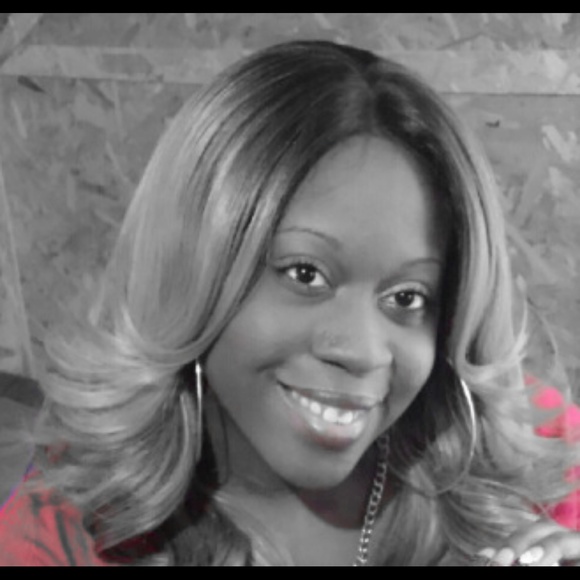 Profile Picture of Shamika Baynes (@mikaa08) on Poshmark