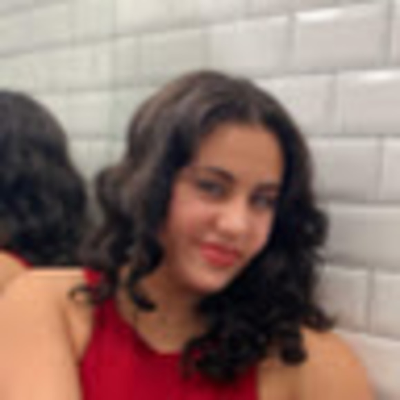 Profile Picture of Julia Borges (@4julitab) on Poshmark