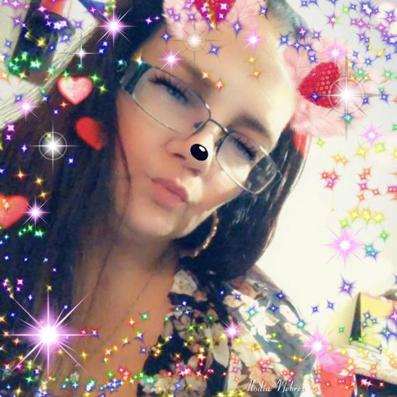 Profile Picture of Antonette Oca (@greeneyes420) on Poshmark