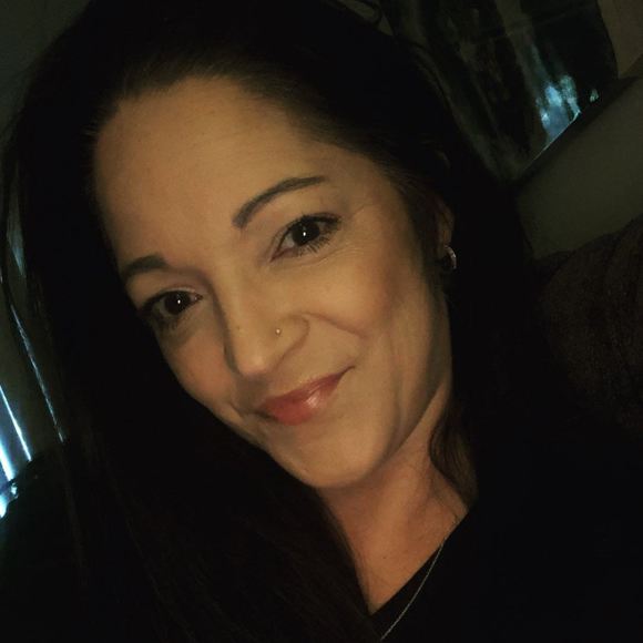 Profile Picture of Darlene Jones - morse (@leenmorse) on Poshmark