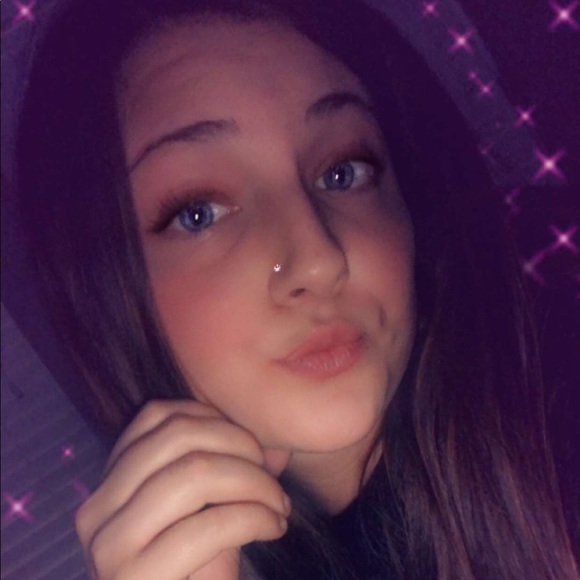 Profile Picture of Stefanie Reichert (@stefaniereicher) on Poshmark