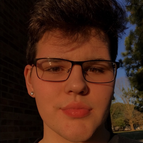 Profile Picture of Skyler Cook (@cook_skyler) on Poshmark