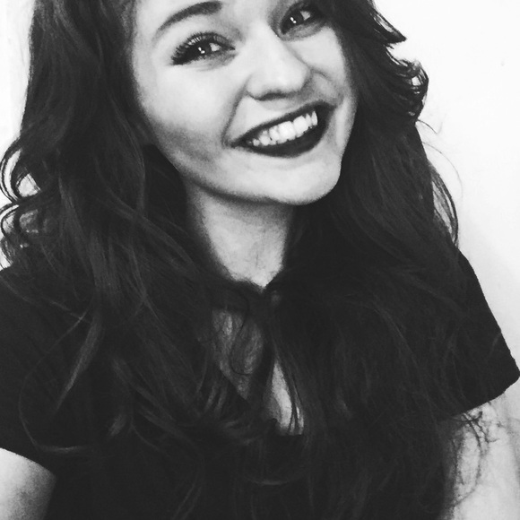 Profile Picture of Jherica Holland (@jhollanl) on Poshmark