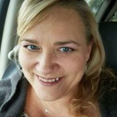 Profile Picture of Lori Laughlin (@livegogostyle) on Twitter