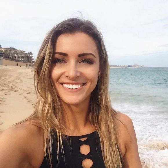 Profile Picture of Kelly Knaggs (@kelknaggs) on Poshmark