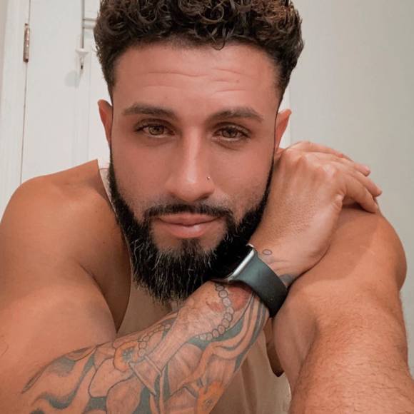 Profile Picture of Alexander Tabares (@crxlex) on Poshmark