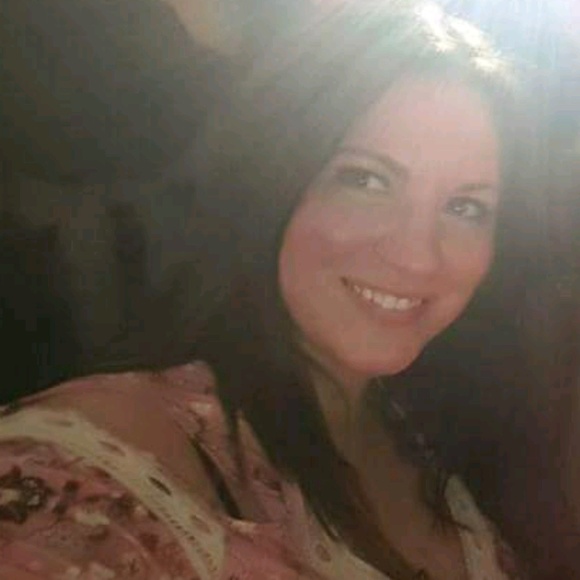 Profile Picture of Taryn Cobb (@taryn2819) on Poshmark