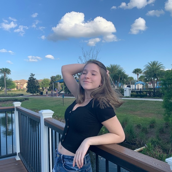 Profile Picture of Kacie Roberts (@kacierob3) on Poshmark