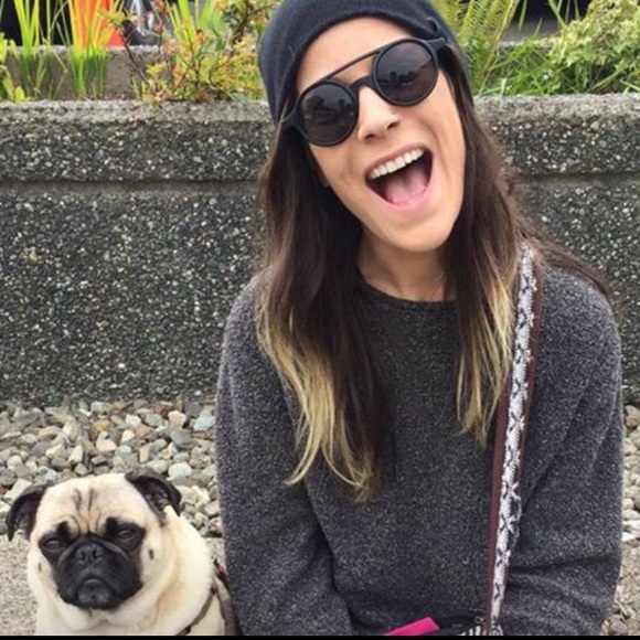 Profile Picture of Miranda Lamb (@mirandadlamb) on Poshmark