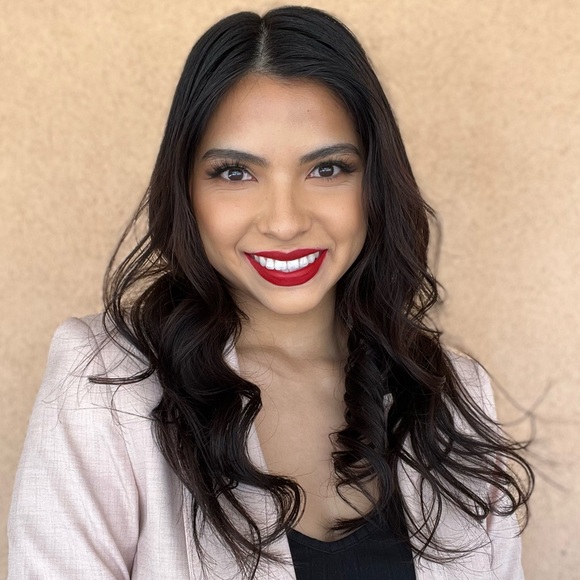 Profile Picture of Jessica Cuellar (@jesscuellar49) on Poshmark