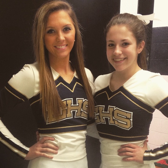 Grayson Bailey - Poshmark Profile Picture of Grayson Bailey (@16bailgr) on Poshmark