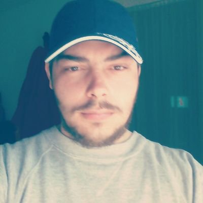 Profile Picture of Stop,don’t Read Those (@iLexandrew) on Twitter