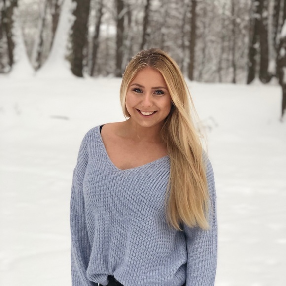Profile Picture of Lucie Scheller (@luciemay) on Poshmark