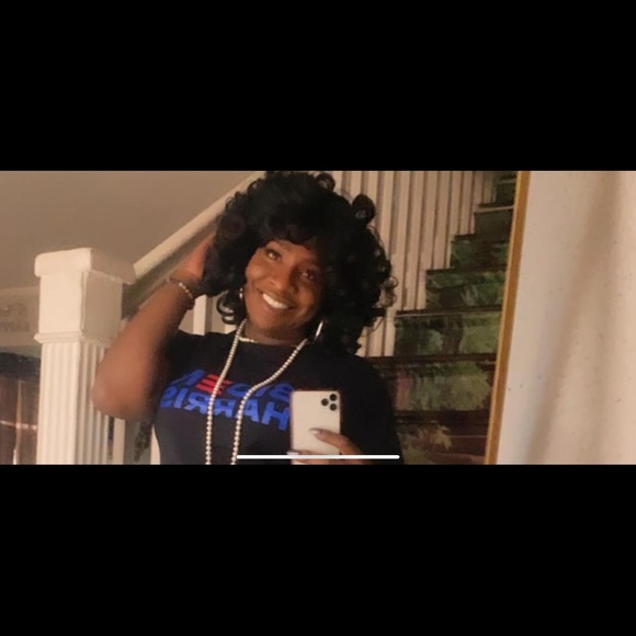 Profile Picture of Chrissy Gilliam (@chrissy_gilliam) on Poshmark