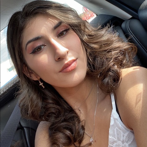 Profile Picture of Ashley Ayala (@ashlayala) on Poshmark