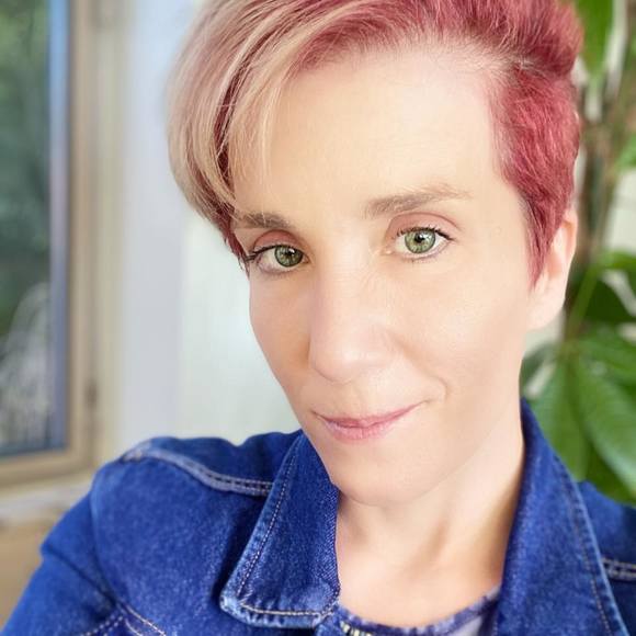 Profile Picture of Kristen Decamp (@kristendecamp) on Poshmark