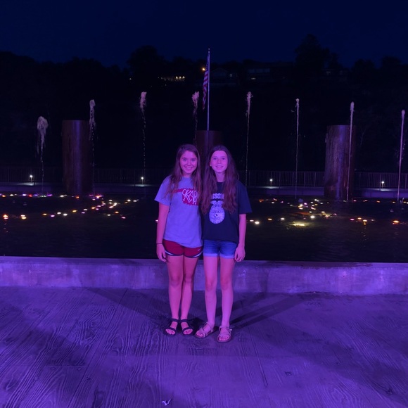 Profile Picture of Ashlyn Decoudres (@ashlyndecoudres) on Poshmark