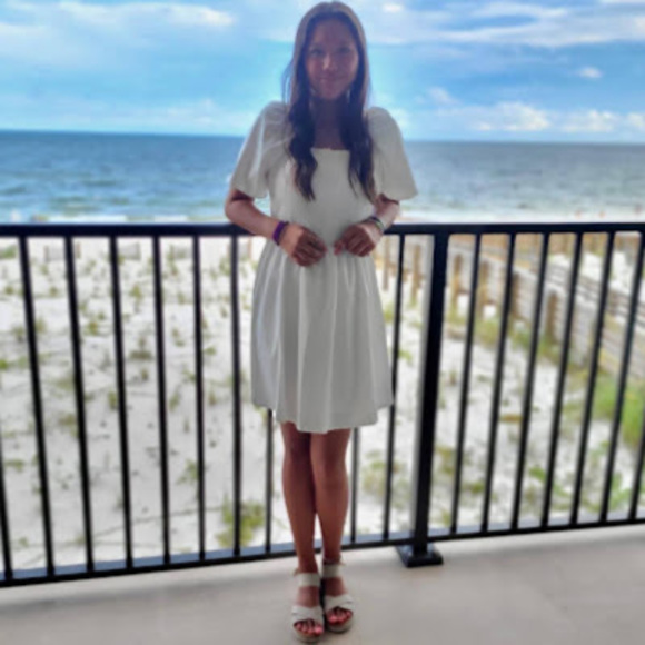 Profile Picture of Isabelle Rose (@isarose838) on Poshmark