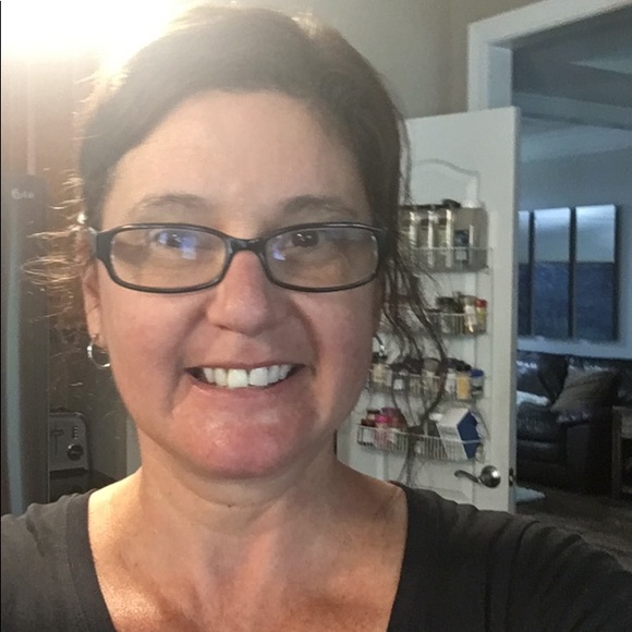 Profile Picture of Kim Tarantello (@kimtarantello) on Poshmark