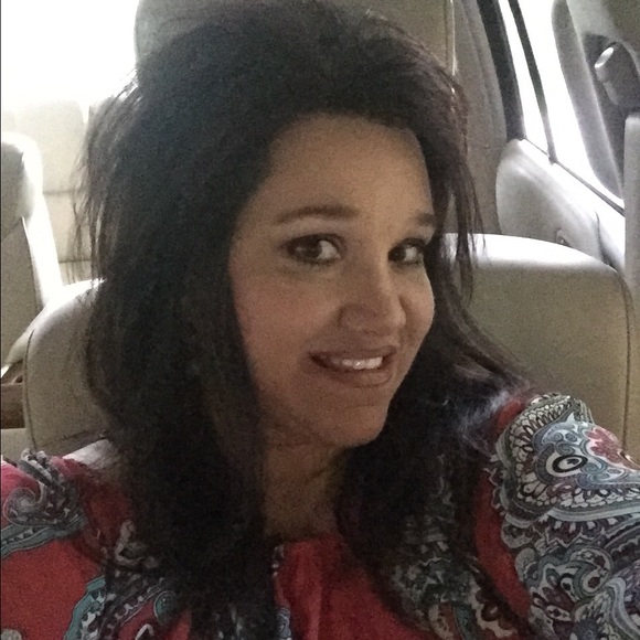 Profile Picture of Vickie Shirron (@vdousay) on Poshmark