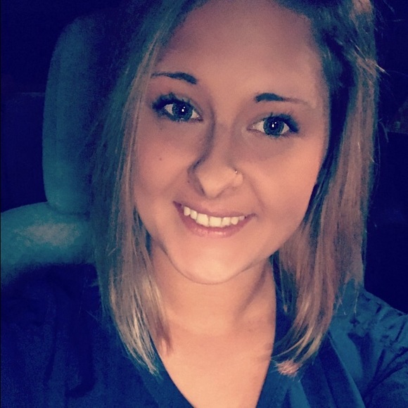 Profile Picture of Renee Vallance (@renee102009) on Poshmark