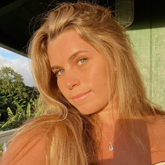 Profile Picture of Kylee Hisgen (@khisgen) on Poshmark