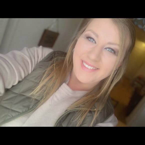 Profile Picture of Trina Wilkinson (@trina_wilkinson) on Poshmark