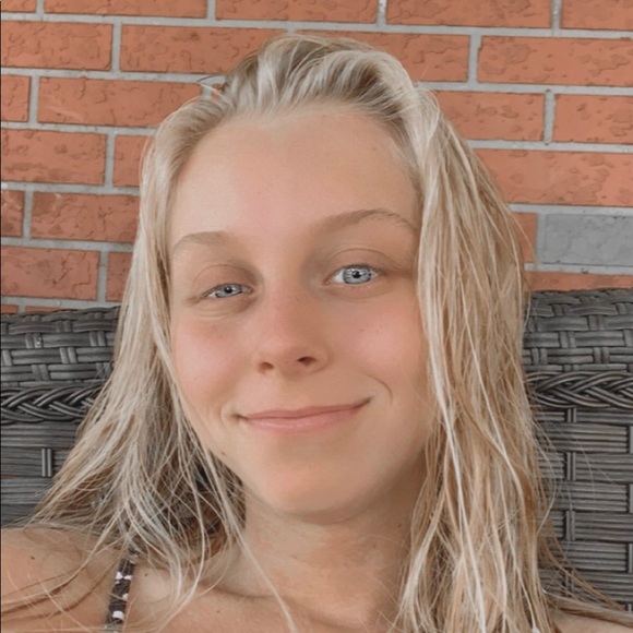 Profile Picture of Jordyn Mozeleski (@jordynmoz) on Poshmark