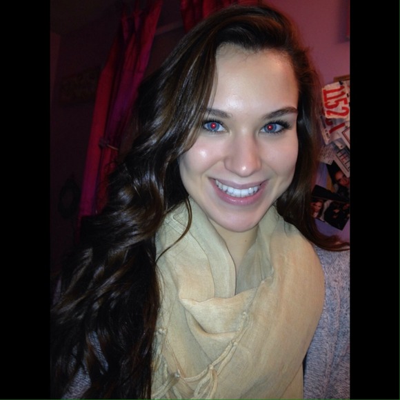 Christina Langone - Poshmark Profile Picture of Christina Langone (@missychrissy98) on Poshmark