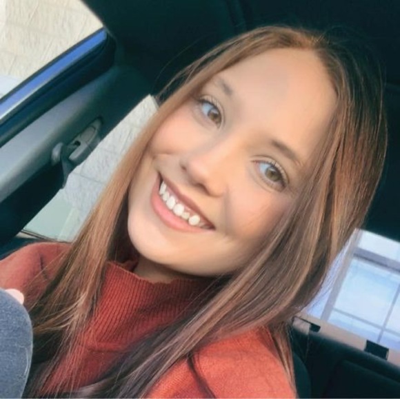 Profile Picture of Chloe Wade (@chloewade151) on Poshmark