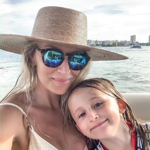 Profile Picture of Kara Simonton (@ksimonton) on Poshmark