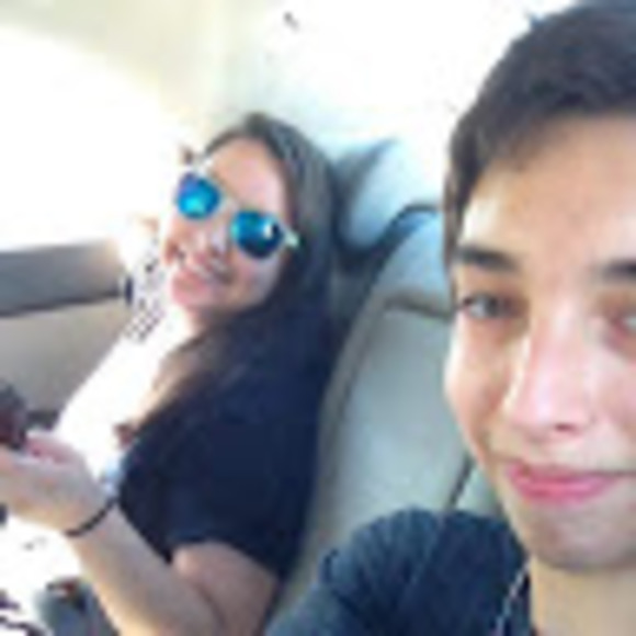 Profile Picture of Shania Tungate (@shaniatungate) on Poshmark