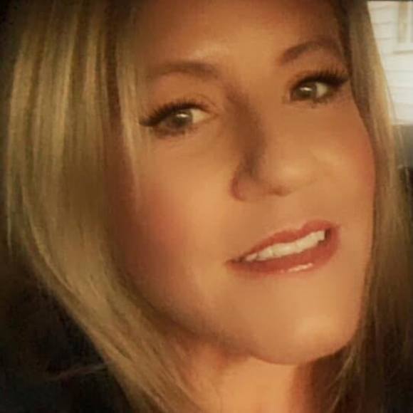 Profile Picture of Lori Geary (@lori_geary) on Poshmark