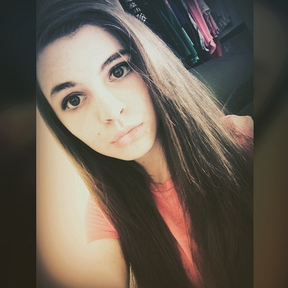 Profile Picture of Molly Breitenbach (@molbre12) on Poshmark