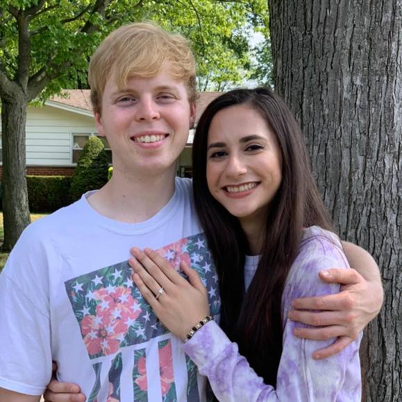 Profile Picture of Michelle Shaya (@michellioo) on Poshmark