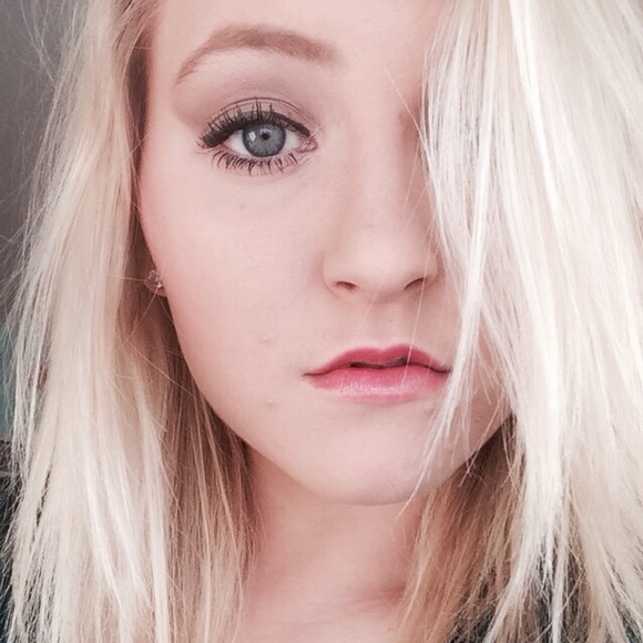 Profile Picture of Allison Kaiser (@allisonkaiser) on Poshmark