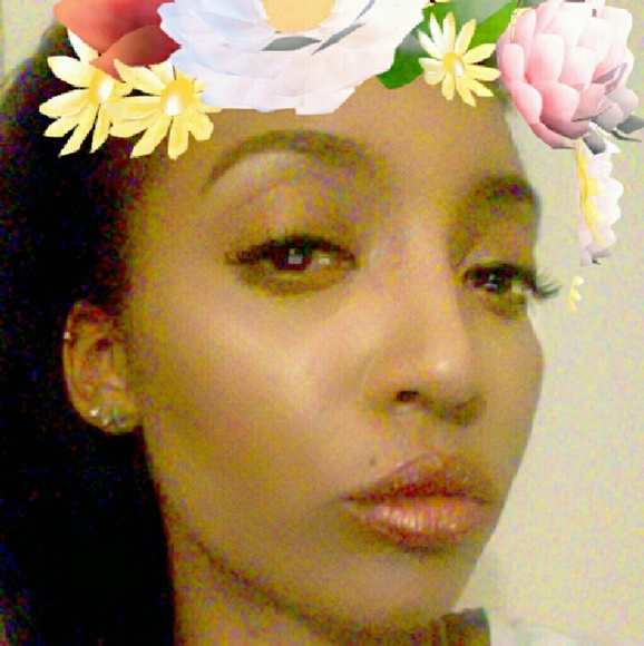 Profile Picture of Leila Moore (@leilam1350) on Poshmark