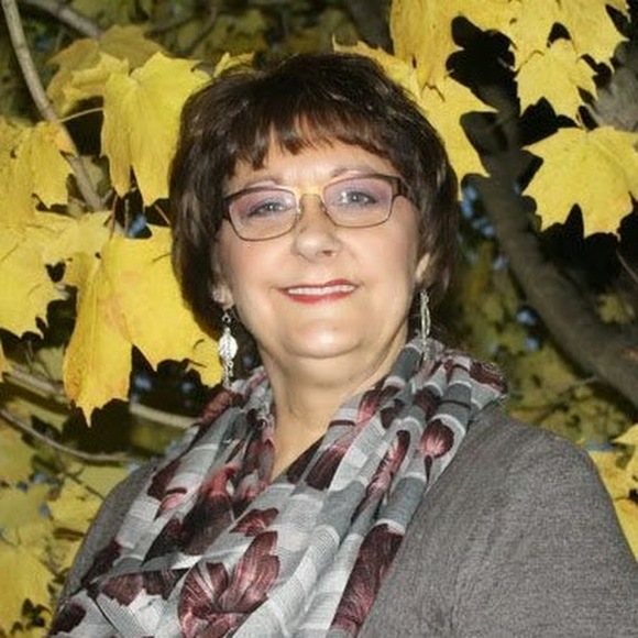 Profile Picture of Becky Dolata (@beccadolata) on Poshmark