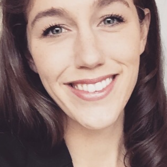 Profile Picture of Amanda Waltman (@amandawaltman) on Poshmark