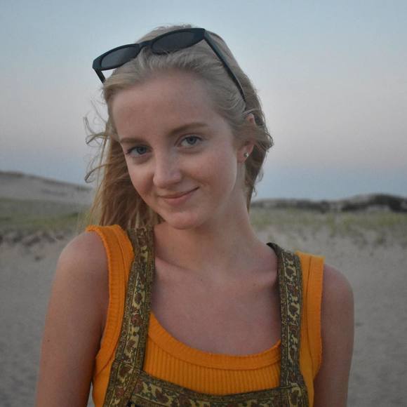Profile Picture of Julia Schäffler (@jschaeff99) on Poshmark