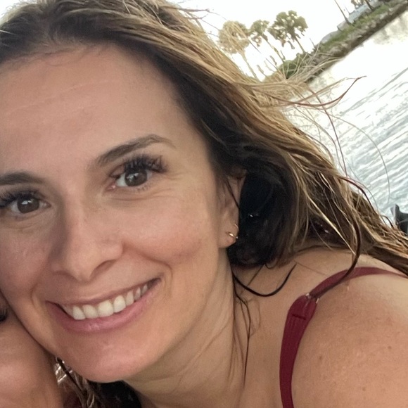 Profile Picture of Jennelle Gibbs (@justjennelle) on Poshmark