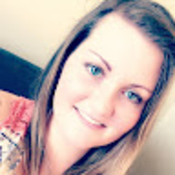 Profile Picture of Elizabeth Chorak (@echorak) on Poshmark