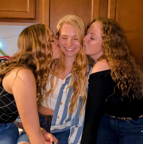 Profile Picture of Jacey Mayer (@jaceymayer) on Poshmark